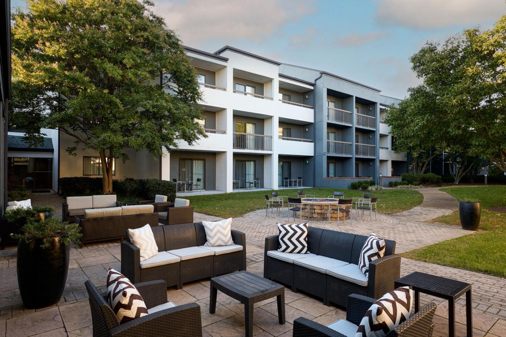 Hotel Courtyard By Marriott Fairfax Fair Oaks Exterior foto